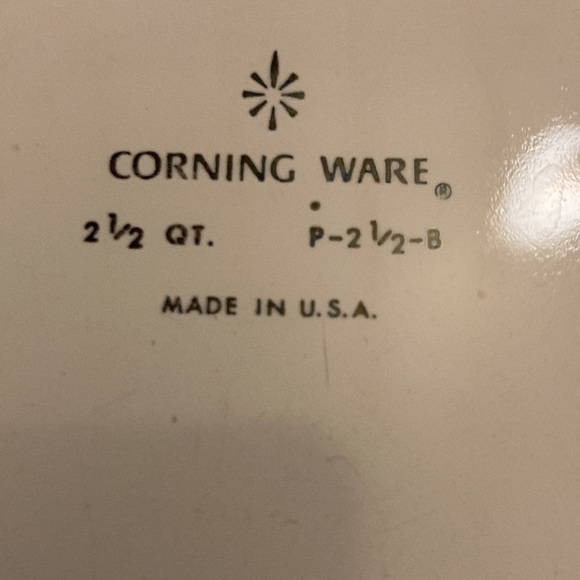 Corning ware 2 1/2 qt. casserole dish - Picture 3 of 7